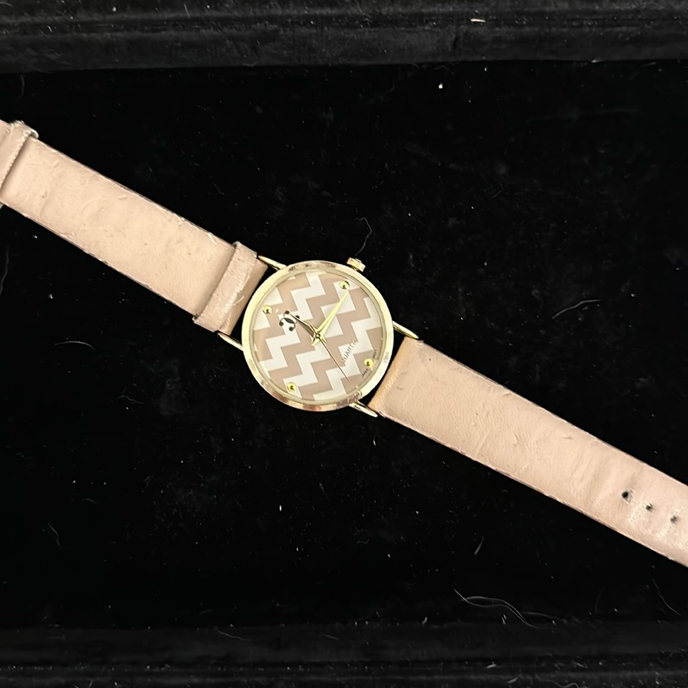 Geneva Beige Watch Leather Band GoldTone Face New Battery